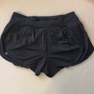 Lululemon Chase Me Short 2.5